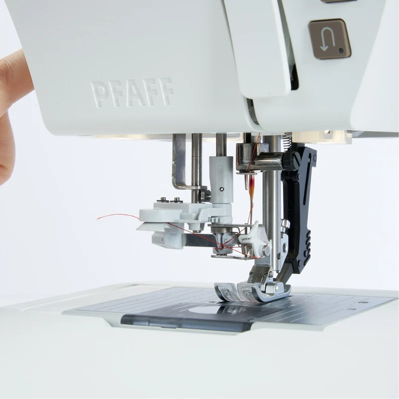 Pfaff creative performance 680 mit Stickmodul