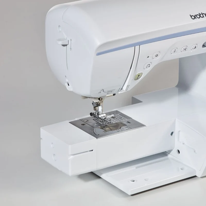 Brother Innov-is 2700 mit Stickmodul