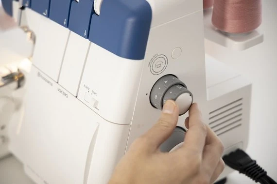 HUSQVARNA VIKING Overlock - Amber Air 400 - Lufteinfädler