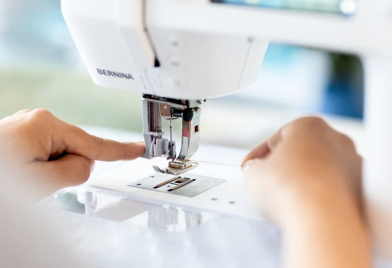 BERNINA b325 – NEUES Modell 2025 - die stylische Einsteigerin