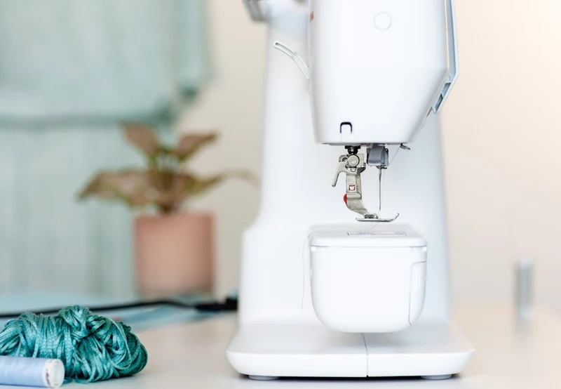 BERNINA b325 – NEUES Modell 2025 - die stylische Einsteigerin