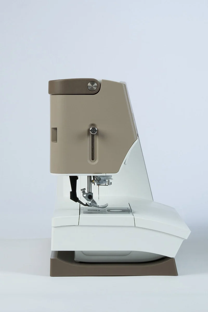 PFAFF creative elevate 680 Nähmaschine