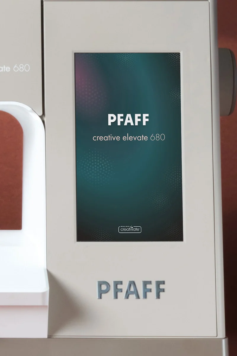 PFAFF creative elevate 680 Nähmaschine