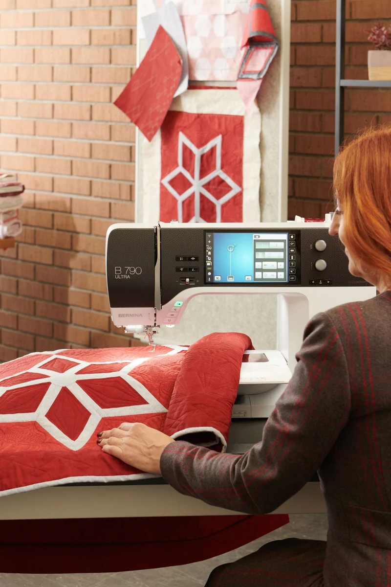 BERNINA 790 ULTRA mit Stickmodul L (SDT)