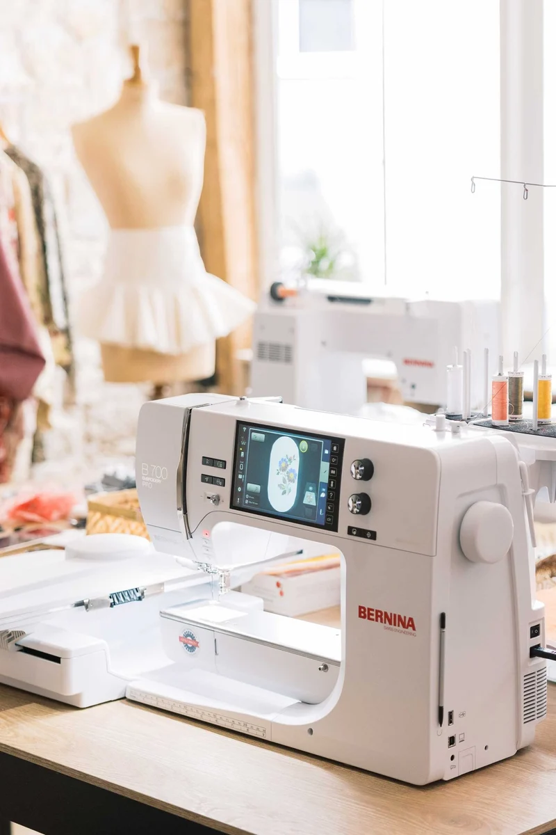 Bernina B 700 PRO