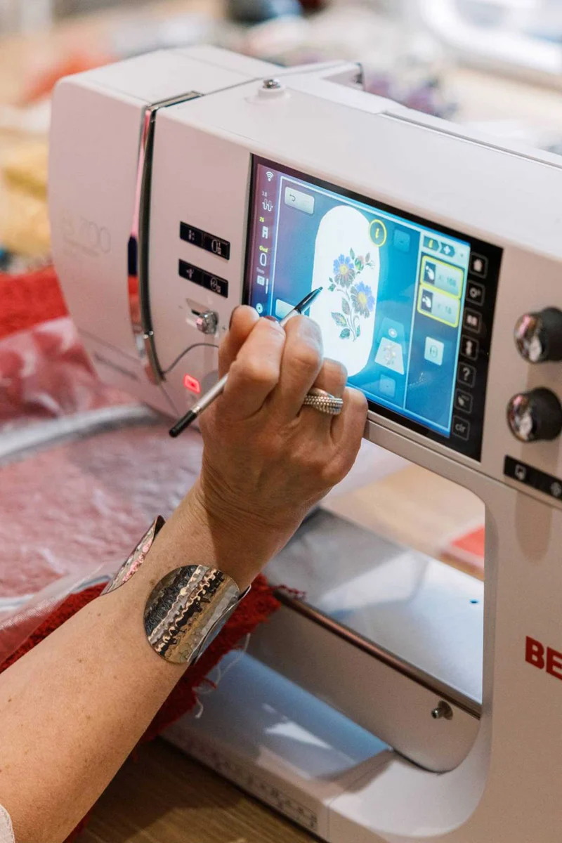 Bernina B 700 PRO