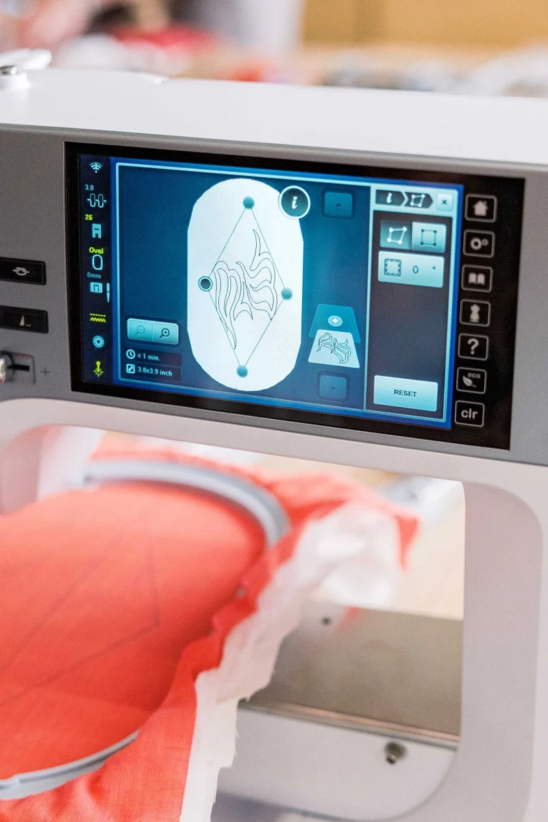 Bernina B 700 PRO