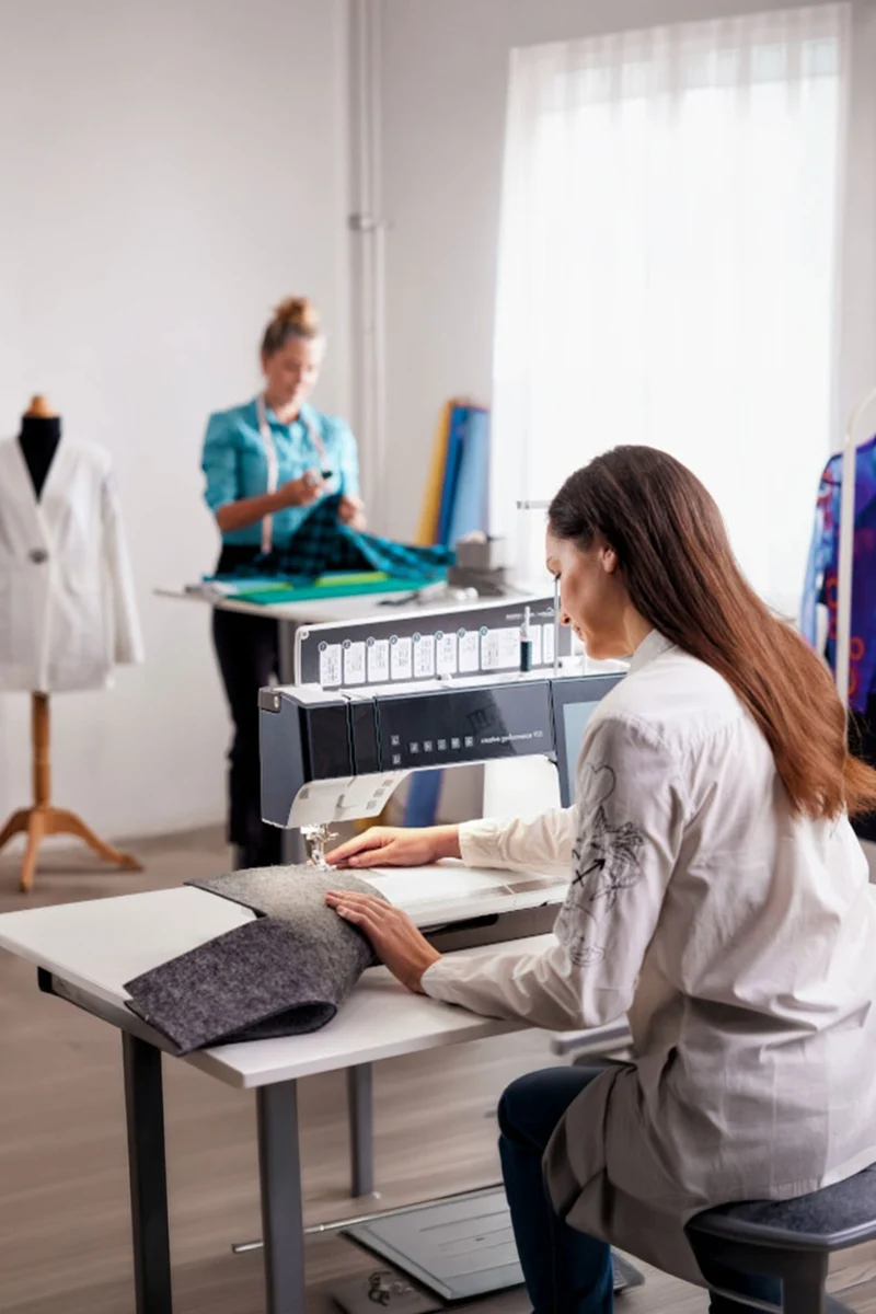 PFAFF creative performance 950 Näh- und Stickmaschine