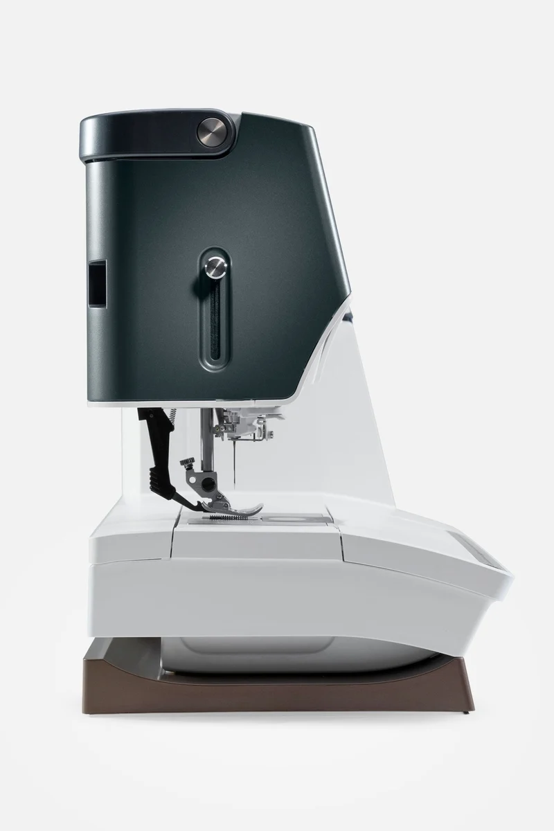 PFAFF creative expression 750 Näh- & Stickmaschine