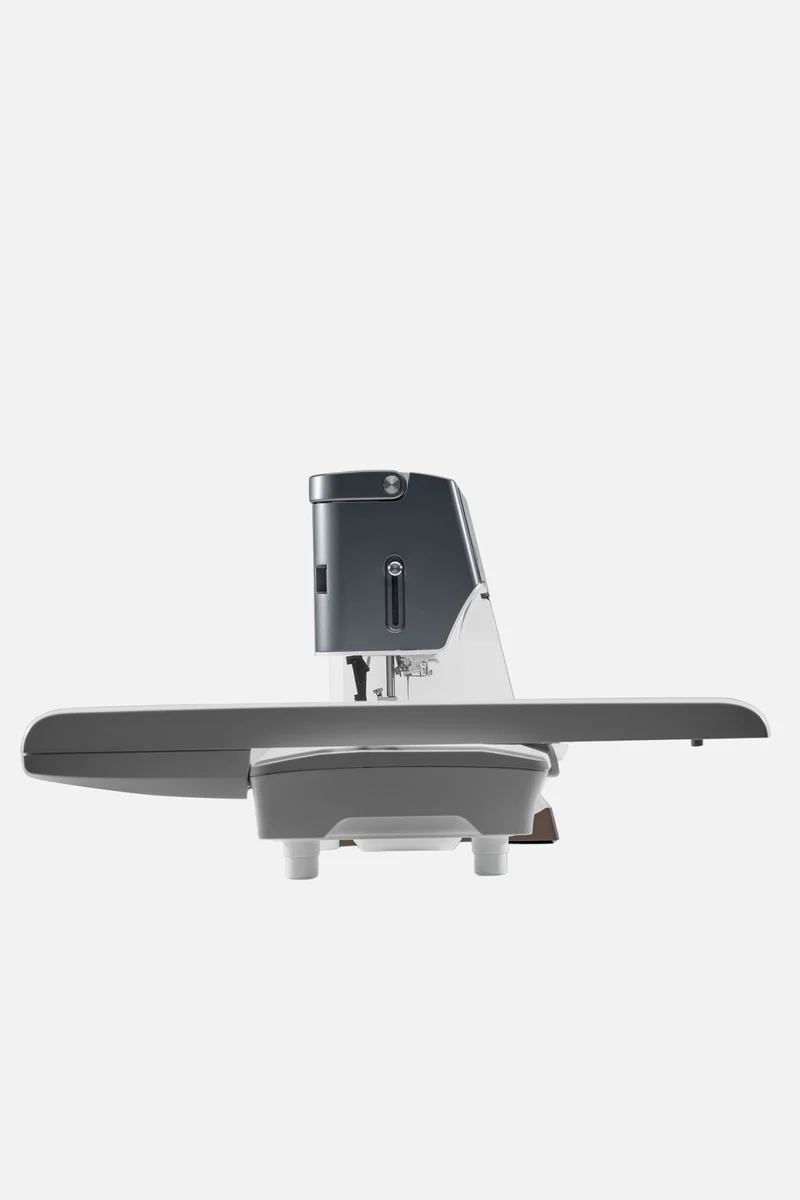 PFAFF creative expression 750 Näh- & Stickmaschine