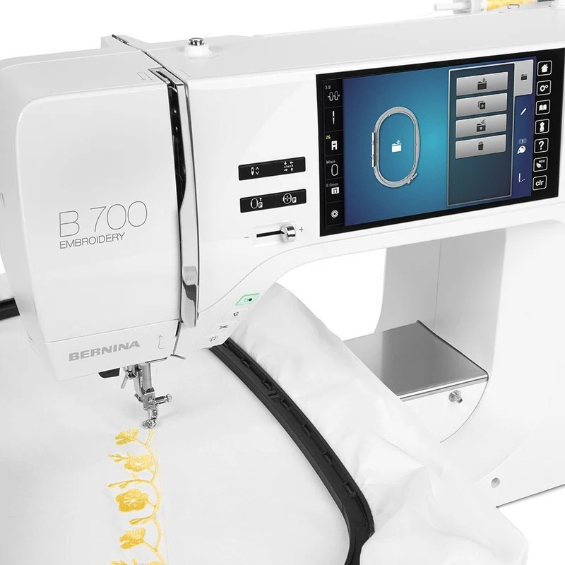 Bernina B 700 mit SDT-Stickmodul inkl. Bernina XL-Trolley Set