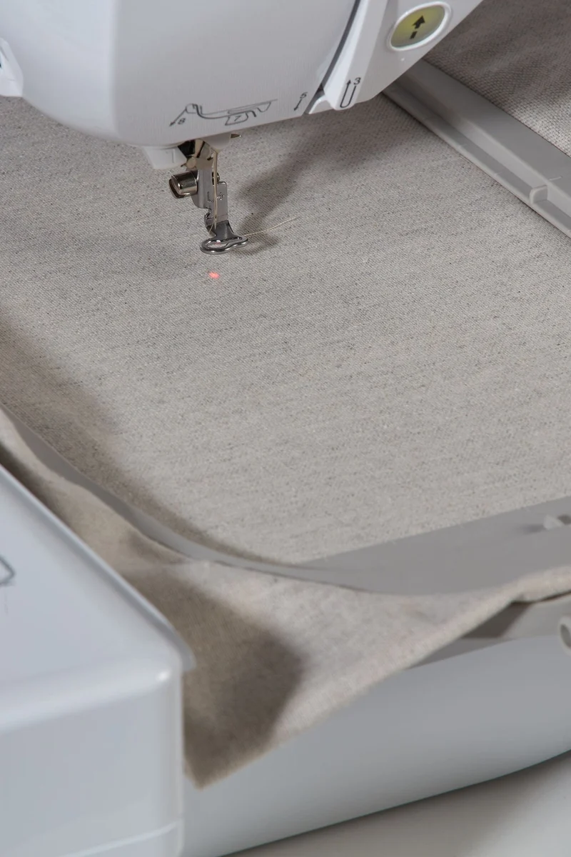 Brother Innov-is NV2700 Näh- & Stickmaschine