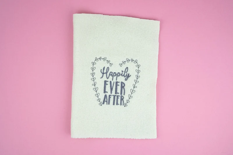 Stickdatei Hochzeit »Happily EVER AFTER« – 89,7 × 98,1 mm