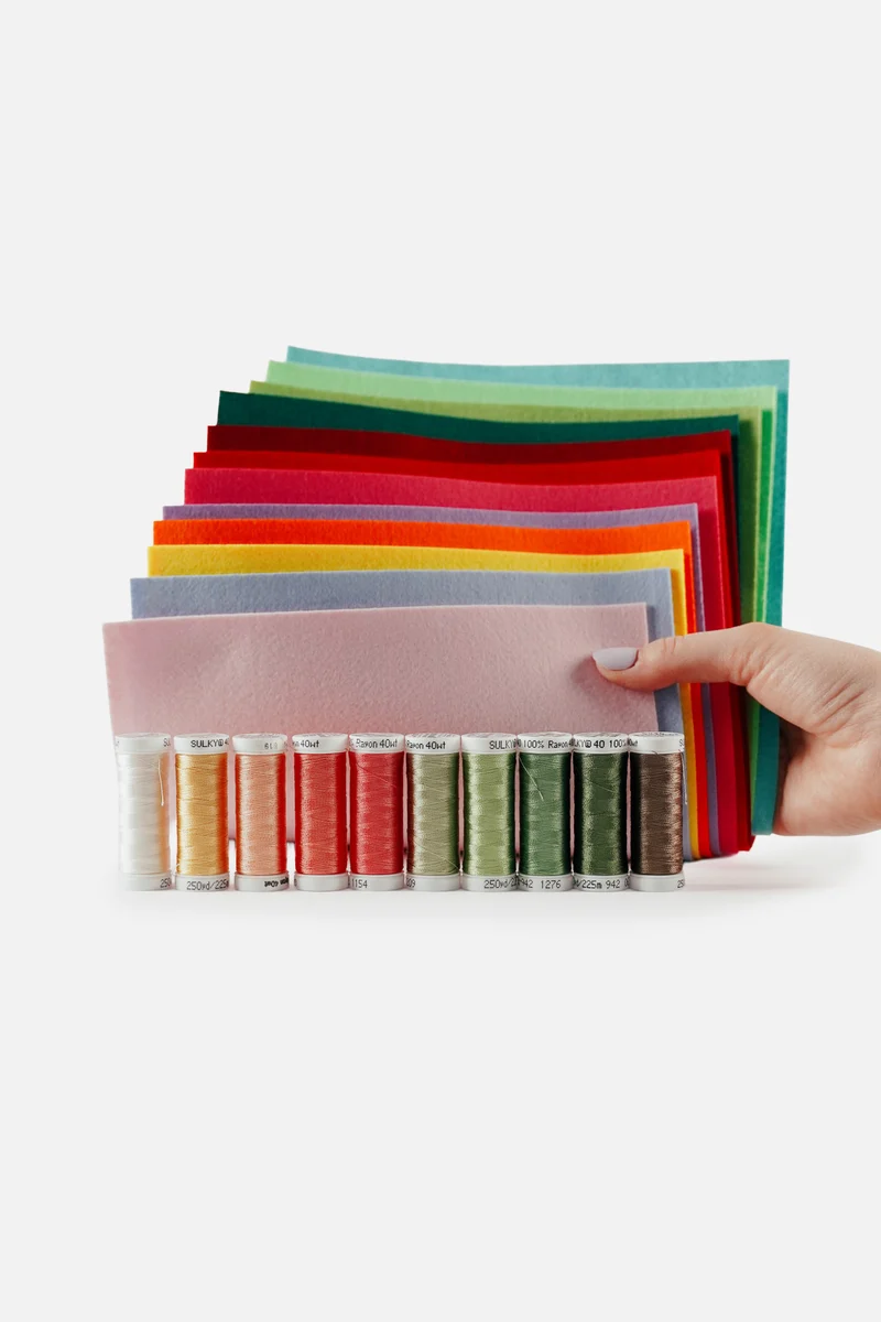 Set: 12 Bögen Stickfilz + 10 Stickgarn (Rayon 40, Snap)