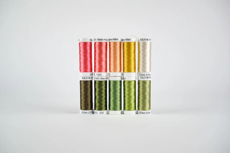 Set: 12 Bögen Stickfilz + 10 Stickgarn (Rayon 40, Snap)