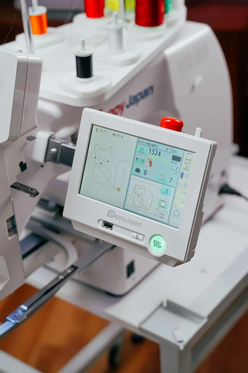 HAPPY HCH-701P 7-Nadel-Stickmaschine