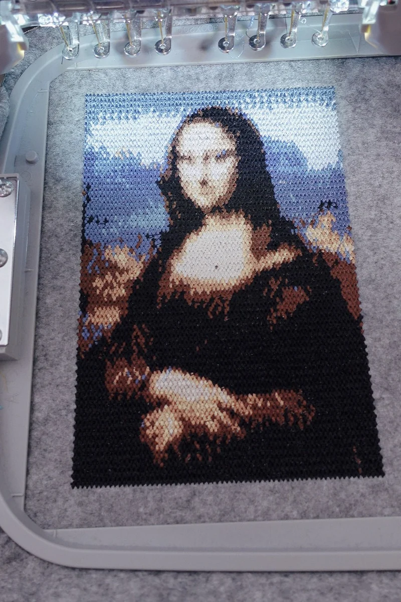 Stickdatei realistische Kunst »Mona«