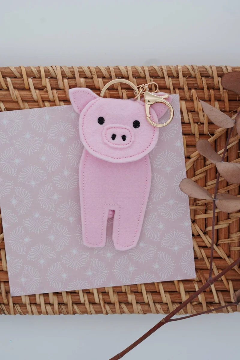 Stickdatei ITH Schwein Anhänger