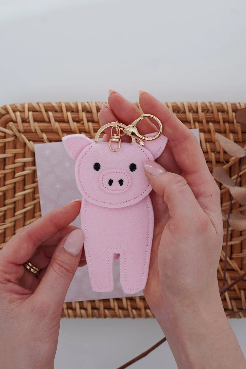 Stickdatei ITH Schwein Anhänger