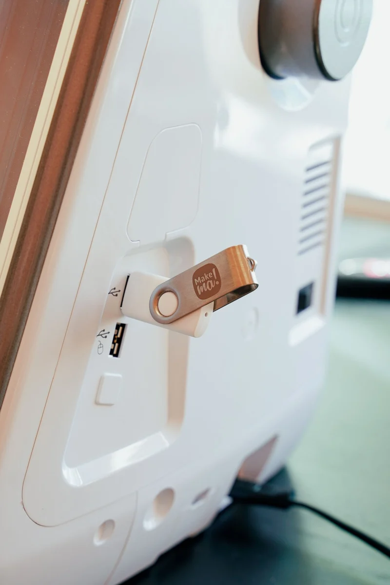 USB Stick für Stickmaschine mit 50€ Stickdateien