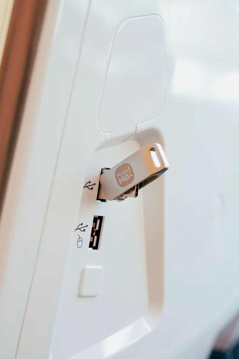 USB Stick für Stickmaschine mit 50€ Stickdateien