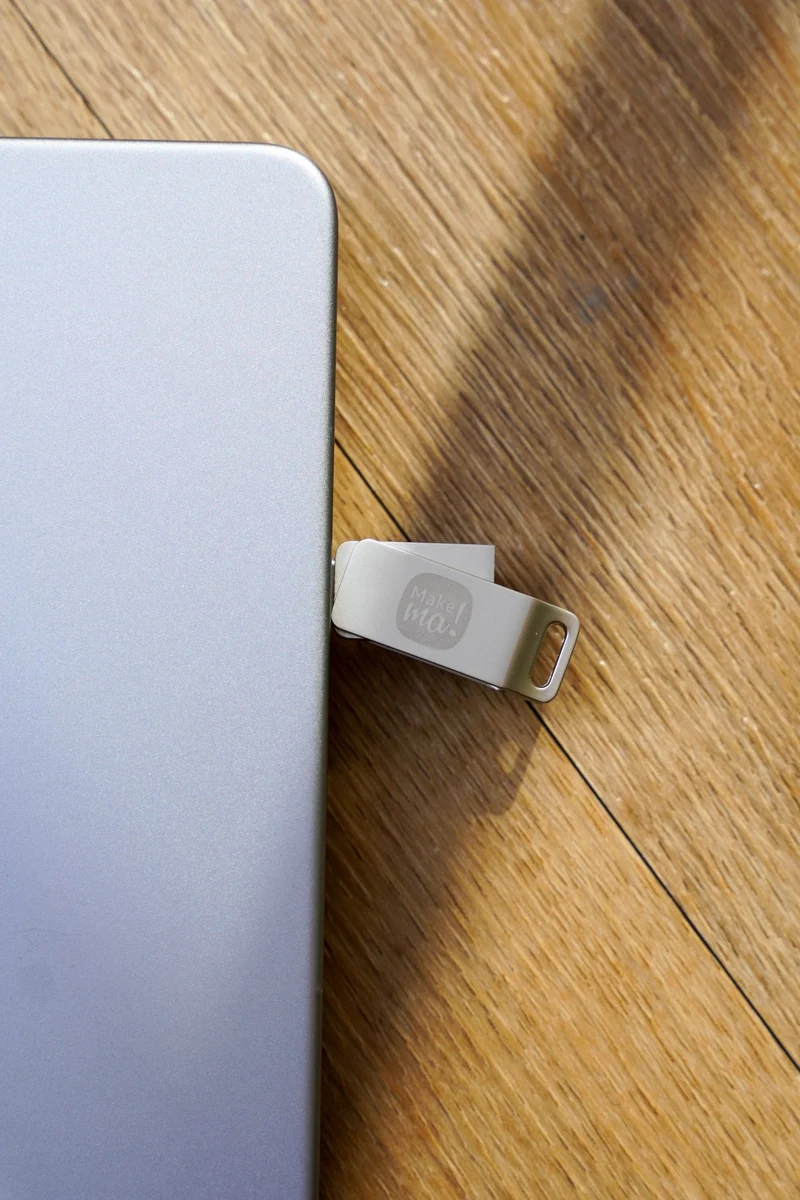 USB Stick für Stickmaschine mit 50€ Stickdateien