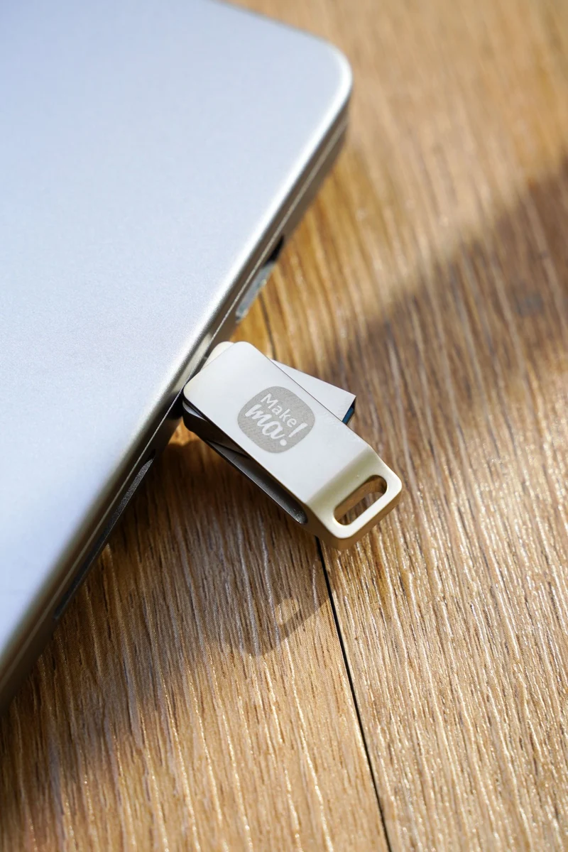 USB Stick für Stickmaschine mit 50€ Stickdateien