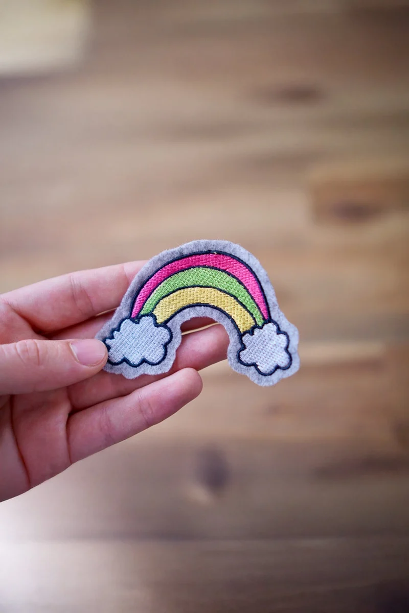 Stickdatei Regenbogen – 90,4 × 55 mm