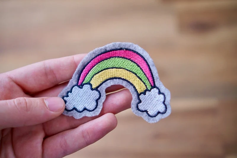 Stickdatei Regenbogen – 90,4 × 55 mm
