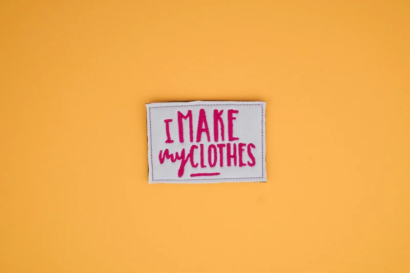Stickdatei »I make my clothes« – 76,4 × 51,6 mm