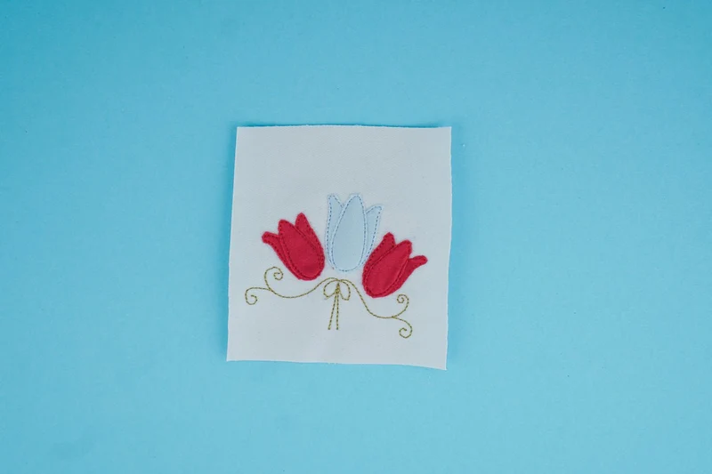 Stickdatei Tulpen mit Ornamenten – 82,9 × 87,6 mm