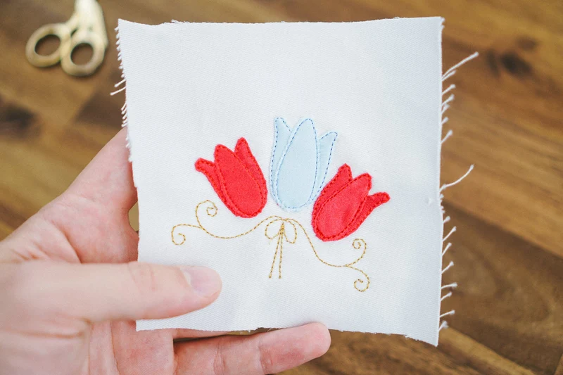 Stickdatei Tulpen mit Ornamenten – 82,9 × 87,6 mm