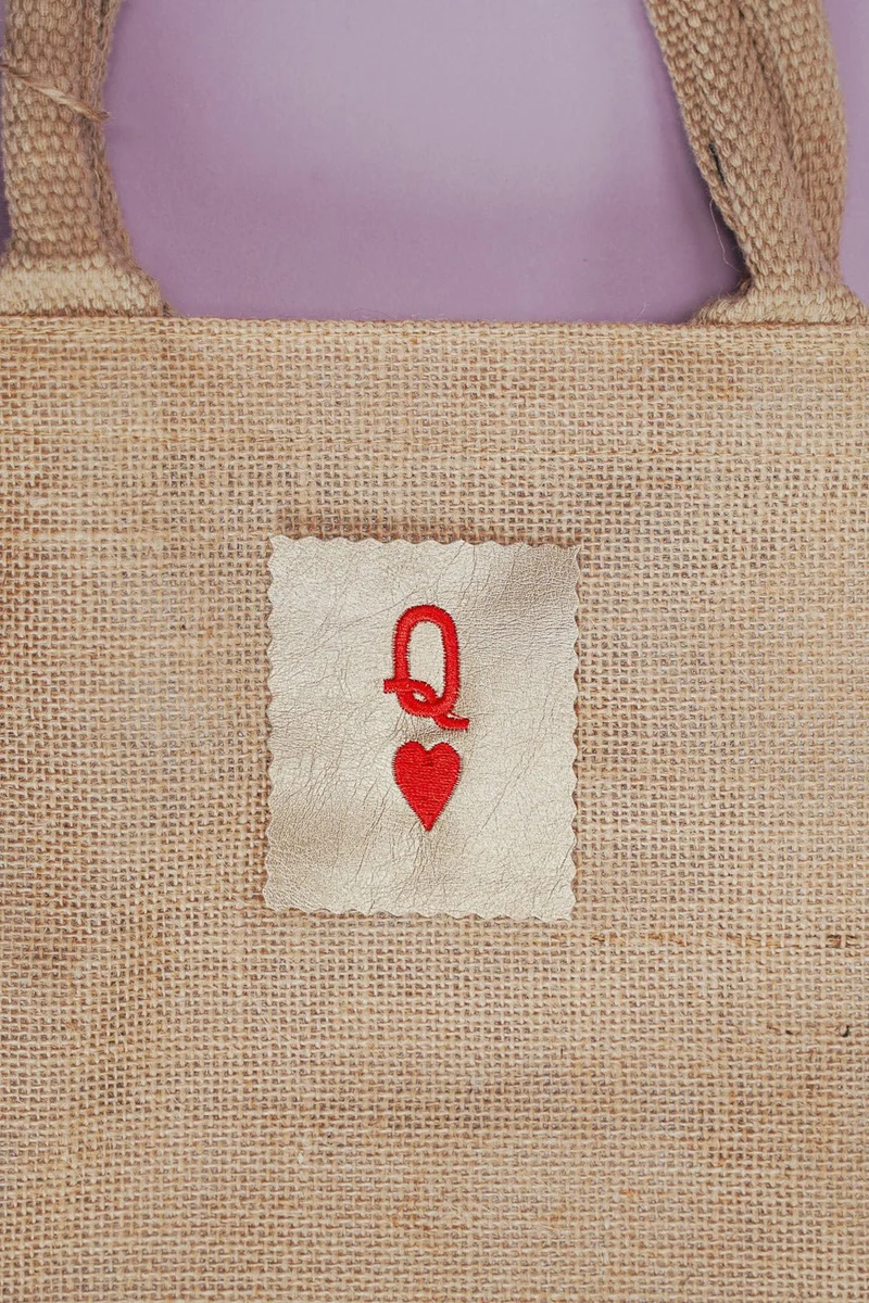 Stickdatei Queen of Hearts – 53,2 × 79,8 mm