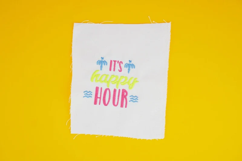 Stickdatei Handlettering »IT'S HAPPY HOUR« – 91,8 × 80,7 mm
