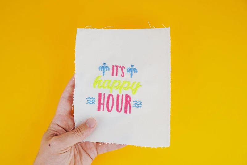 Stickdatei Handlettering »IT'S HAPPY HOUR« – 91,8 × 80,7 mm