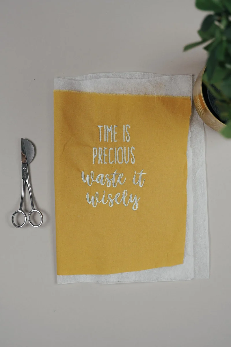 Stickdatei Schriftzug: Time is precious – waste it wisely