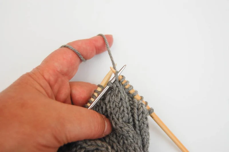 Strickanleitung Kissen stricken mit Zopfmuster (PDF)
