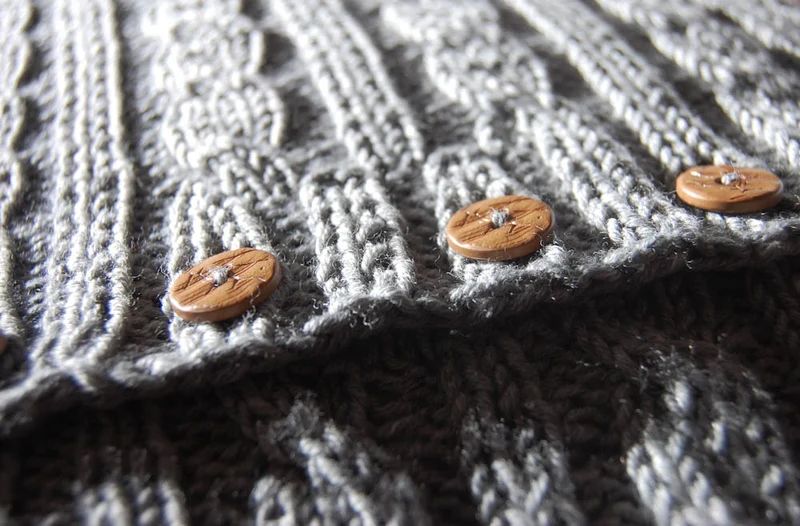 Strickanleitung Kissen stricken mit Zopfmuster (PDF)