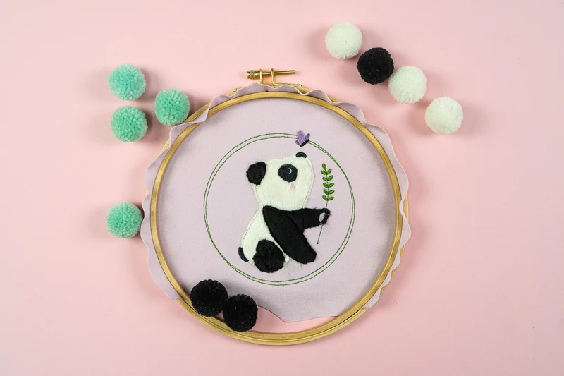 Stickdatei PANDA Pit mit Schmetterling