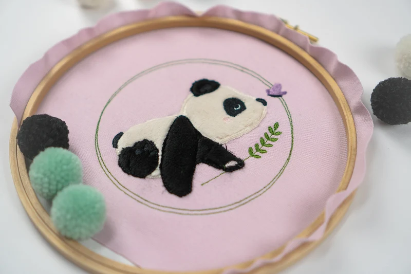 Stickdatei PANDA Pit mit Schmetterling