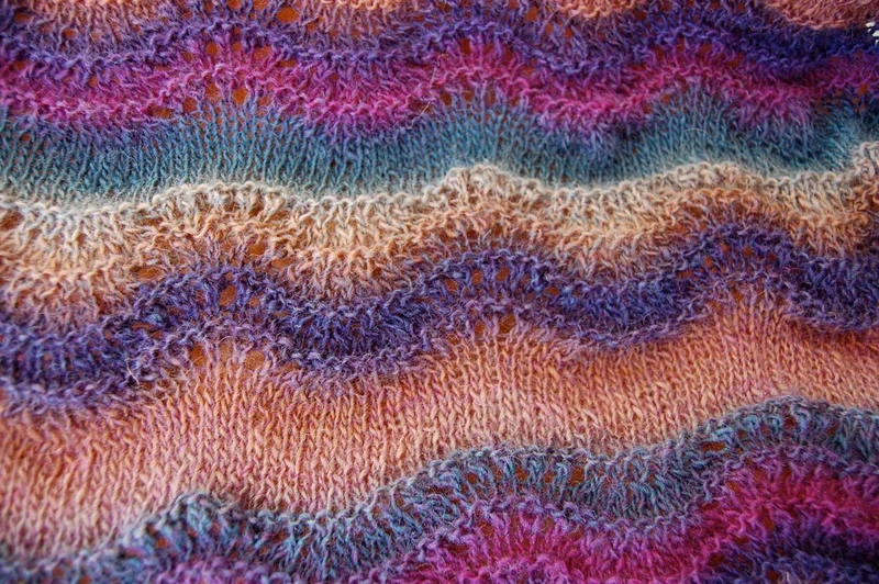 Strickanleitung Tuch mit Wellenmuster (PDF)