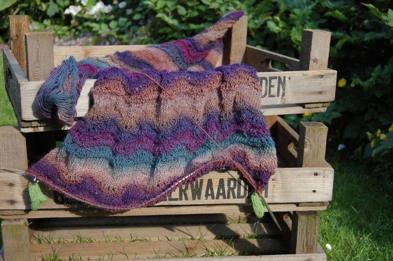 Strickanleitung Tuch mit Wellenmuster (PDF)