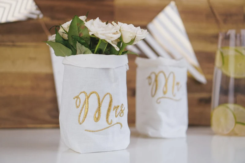 Stickdatei »Mrs & Mr« – 82,4 × 64,8 mm