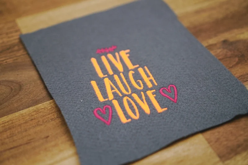 Stickdatei »LIVE LAUGH LOVE« – 78 × 93,4 mm