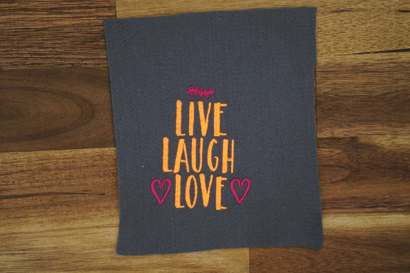 Stickdatei »LIVE LAUGH LOVE« – 78 × 93,4 mm