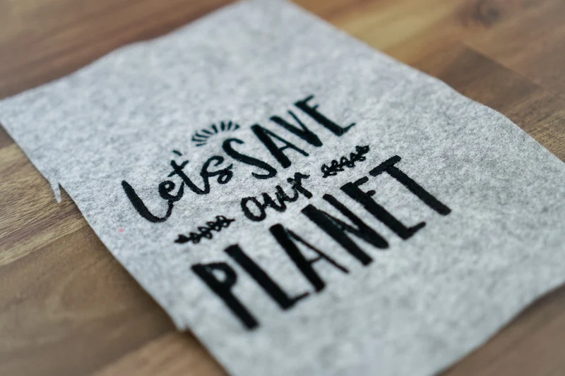 Stickdatei »Let's save our Planet« – 94,9 × 98,9 mm