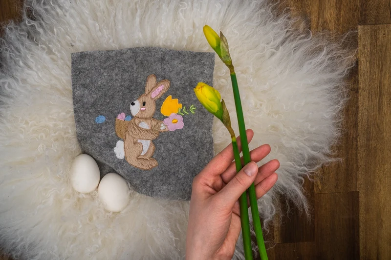 Stickdatei Osterhase bringt Eier