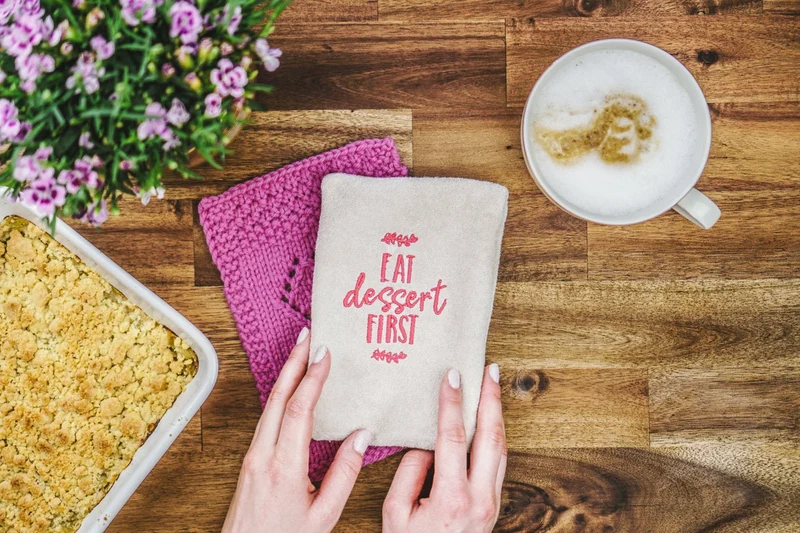 Stickdatei »eat dessert first« (Servietten besticken)