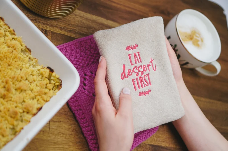 Stickdatei »eat dessert first« (Servietten besticken)