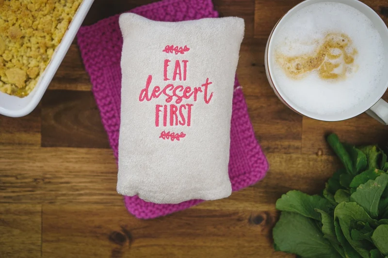 Stickdatei »eat dessert first« (Servietten besticken)